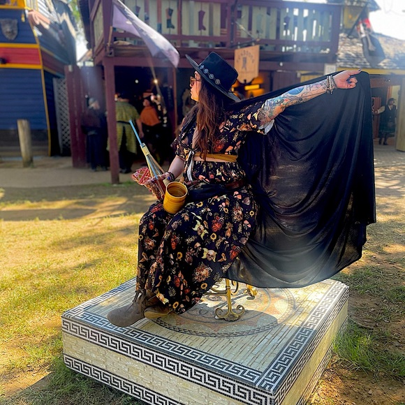 Meet your Posher, Macey Quinne - Picture 12 of 15